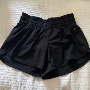 Black Lululemon Tracker Shorts- Size 6